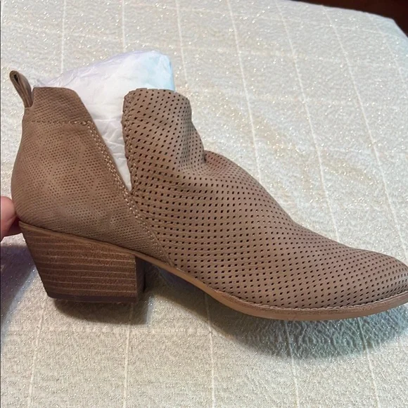 Dolce Vita Shoes Dolce Vita Tan Sonya Booties With Perforated